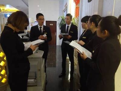 酒店管理專業(yè)學(xué)徒在崗學(xué)習(xí)階段性總結(jié)匯報會圓滿舉行